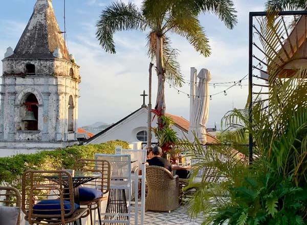 Rooftop bar Vista Corona in Panama City