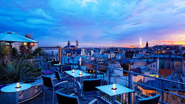 Rooftop bar 43 Up On the Roof in Paris