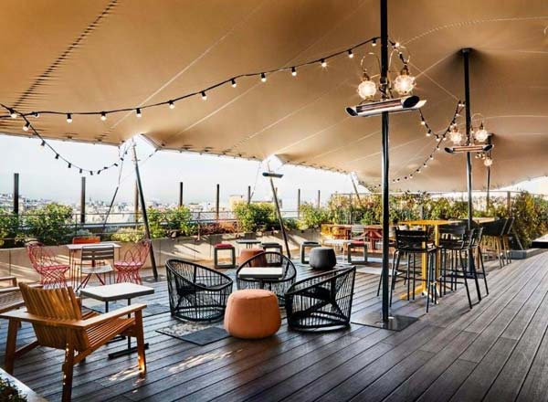 Bar en la azotea Khayma Rooftop en Generator en París