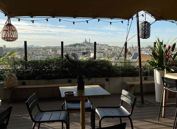 Bar en la azotea Khayma Rooftop en Generator en París