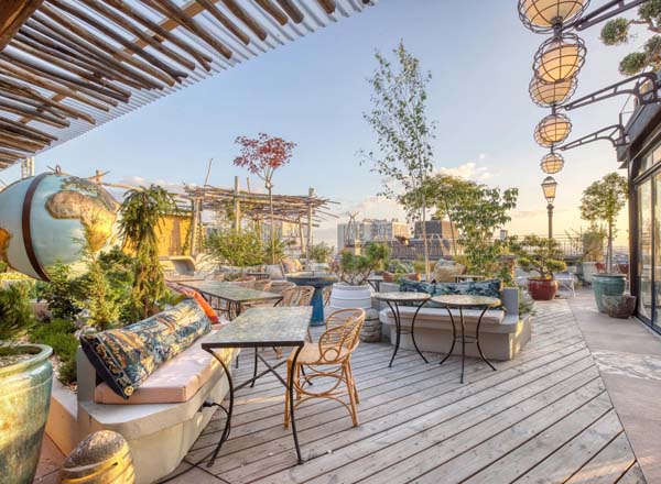 Rooftop bar Le Toit de La Bellevilloise in Paris