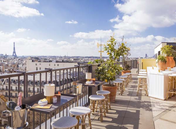 Rooftop bar Perruche in Paris