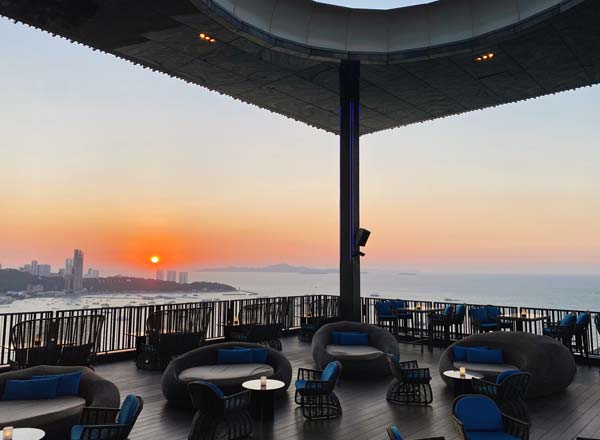 Rooftop bar Horizon Rooftop Restaurant & Bar in Pattaya