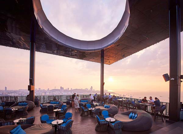 Rooftop bar Horizon Rooftop Restaurant & Bar in Pattaya
