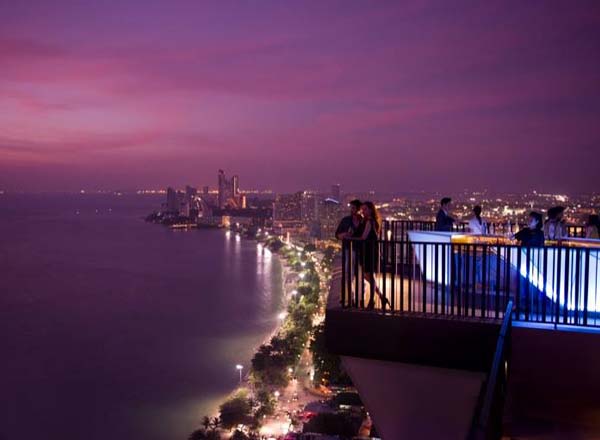 Rooftop bar Horizon Rooftop Restaurant & Bar in Pattaya