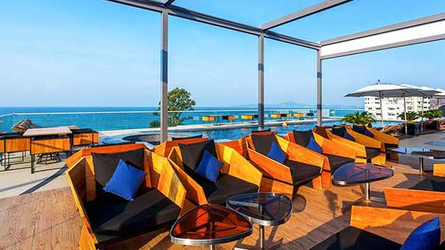 Rooftop bar Ruffino Restaurant & Lounge in Pattaya