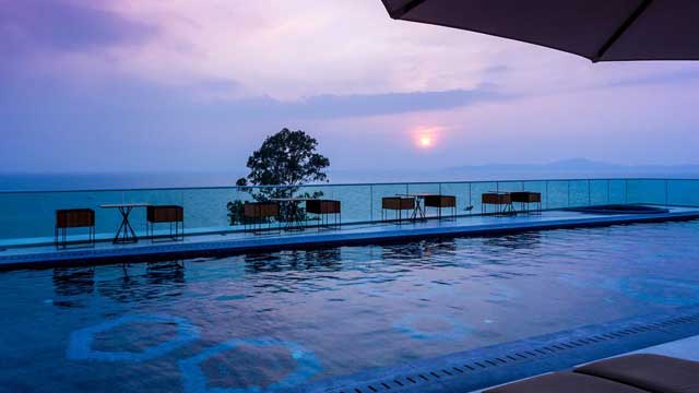 Rooftop bar Ruffino Restaurant & Lounge in Pattaya