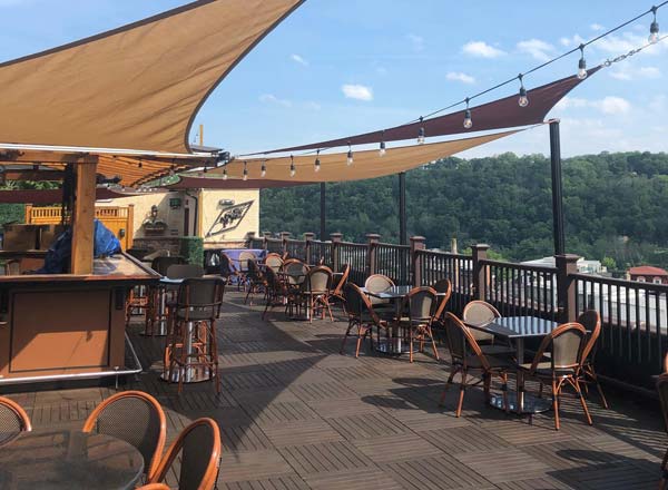 Rooftop bar Skytop Garden at The Great American Pub in Philadelphia