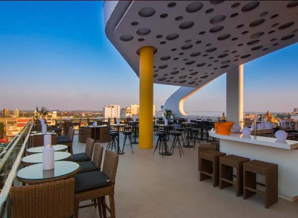 Rooftop bar Cloud 9 Skybar in Phnom Penh