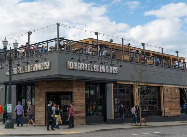 Rooftop bar 10 Barrel Brewing Co in Portland