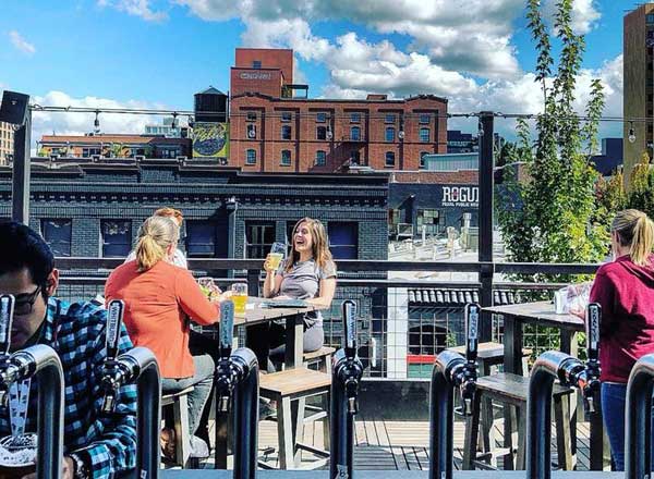 Rooftop bar 10 Barrel Brewing Co in Portland