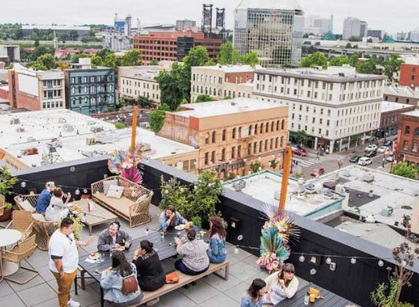 Rooftop bar Tope in Portland