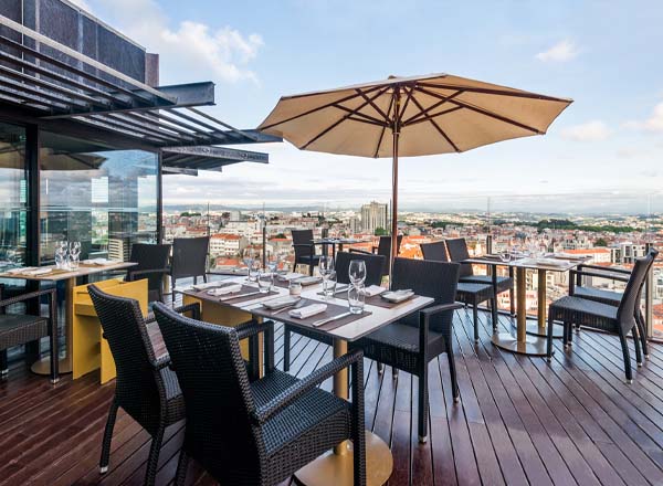 Rooftop bar 17º Restaurante & Bar in Porto