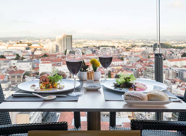 Rooftop bar 17º Restaurante & Bar in Porto