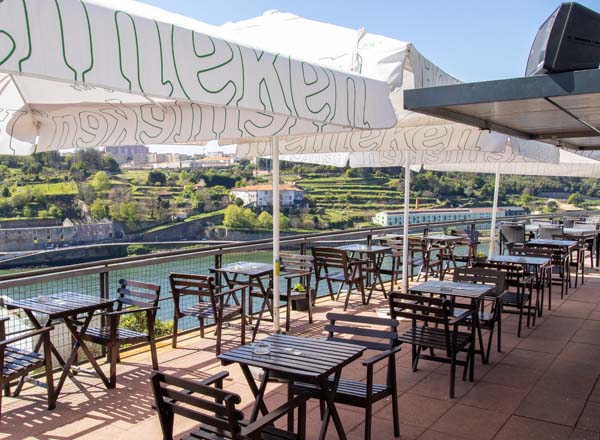 Rooftop bar Miradouro Ignez in Porto