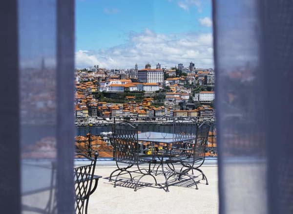 Rooftop bar The Yeatman in Porto