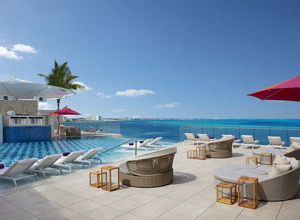 Rooftop bar Breathless Cancun Soul Resort & Spa in Cancun