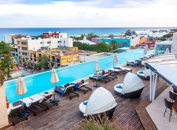 Bar en la azotea Fives Rooftop en Playa del Carmen