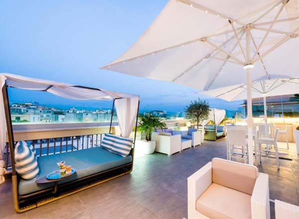 Rooftop bar Sky Blu Pool Terrace en Aleph Rome Hotel en Roma