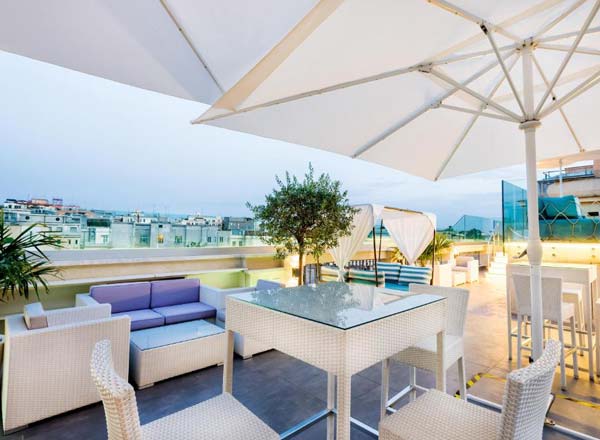 Rooftop bar Sky Blu Pool Terrace en Aleph Rome Hotel en Roma