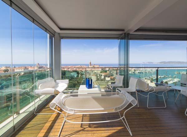 Rooftop bar Blau Skybar in Sardinia