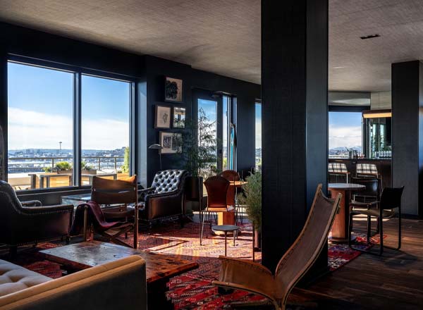 Rooftop bar Mountaineering Club in Seattle