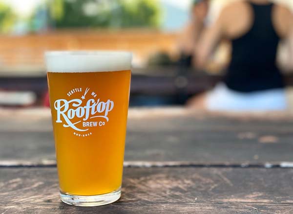 Rooftop bar Rooftop Brewing Company in Seattle