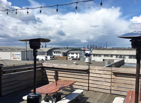 Rooftop bar Rooftop Brewing Company in Seattle