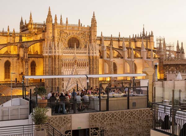 Rooftop bar Sevilla La Terraza de EME at EME Catedral Hotel in Seville