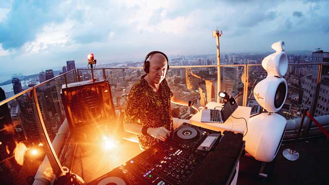 Rooftop bar 1-Altitude in Singapore