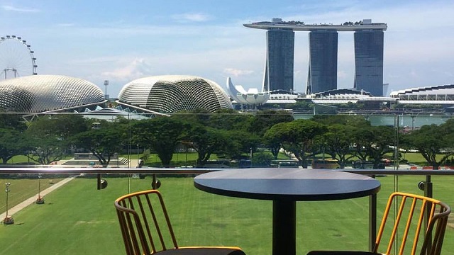 Rooftop bar Aura Sky Lounge in Singapore