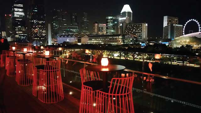 Rooftop bar Aura Sky Lounge in Singapore