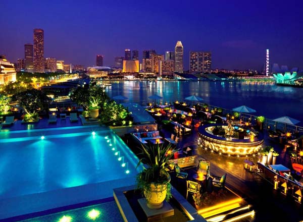 Rooftop bar Lantern in Singapore