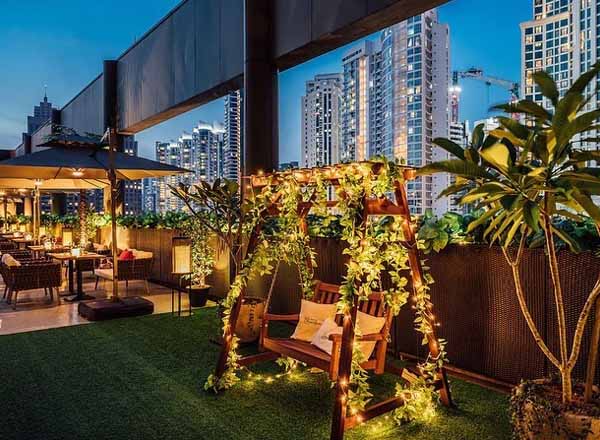 Rooftop bar Sky Lido in Singapore