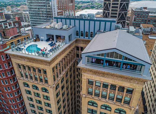 Rooftop bar Form Skybar in St. Louis