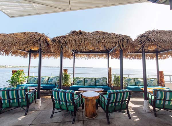 Rooftop bar Pier Teaki in Tampa Bay