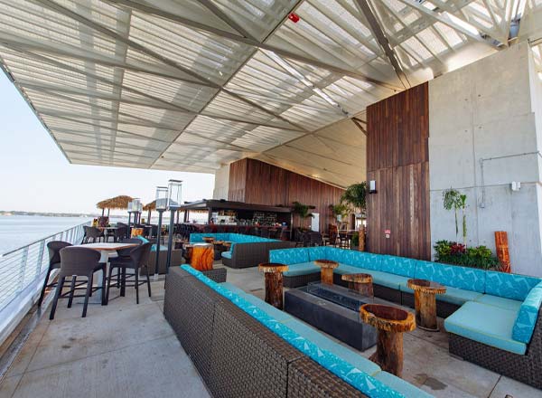 Rooftop bar Pier Teaki in Tampa Bay