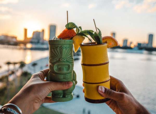 Rooftop bar Pier Teaki in Tampa Bay
