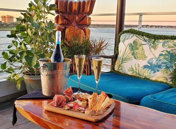 Rooftop bar Pier Teaki in Tampa Bay