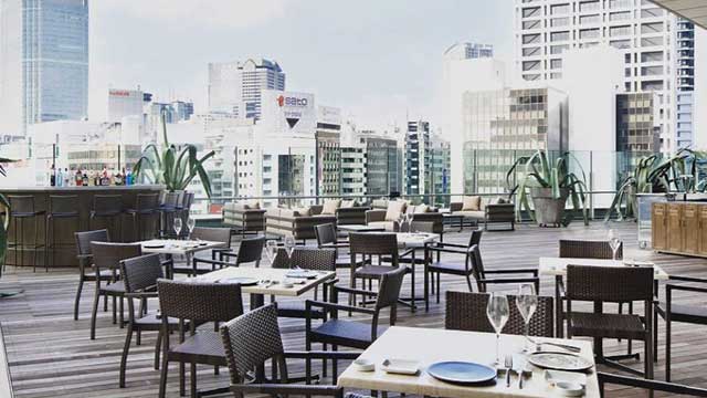 Rooftop bar NoMad Grill Lounge in Tokyo