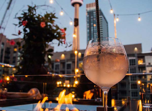 Rooftop bar Victor Rooftop in Toronto