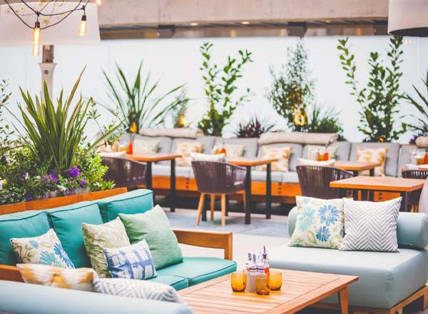 Rooftop bar Reflections: The Garden Terrace in Vancouver