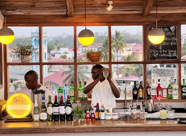 Bar en la azotea The 5th en Upendo House en Zanzíbar