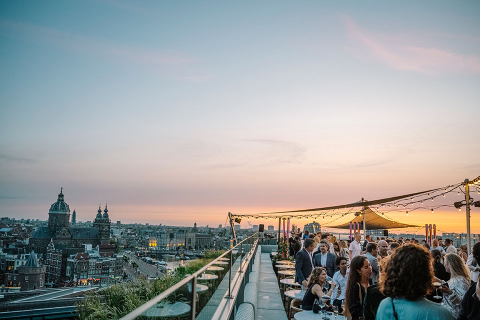 DoubleTree by Hilton Amsterdam Centraal Station - hotel with rooftop bar