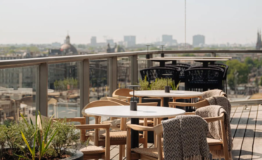 Romantic rooftop restaurant - LuminAir