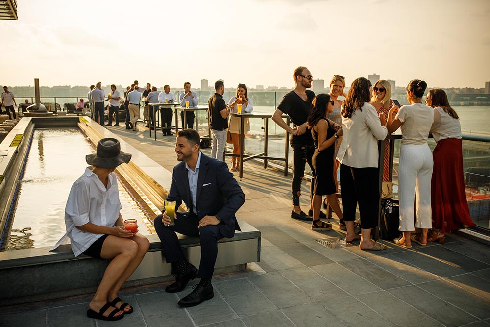 Dress code on rooftop bars in NYC ...