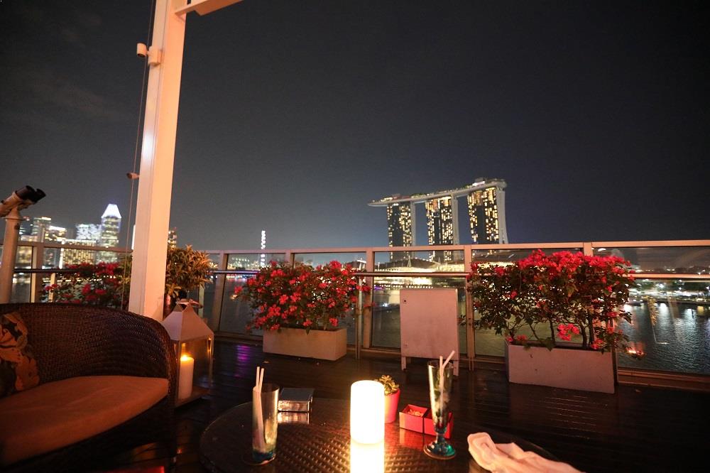 Lantern at Fullerton Bay