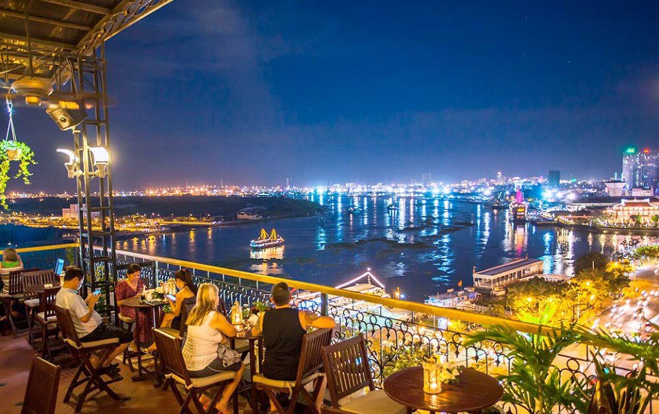 4 Best Rooftop Restaurants in Saigon [2023 UPDATE]