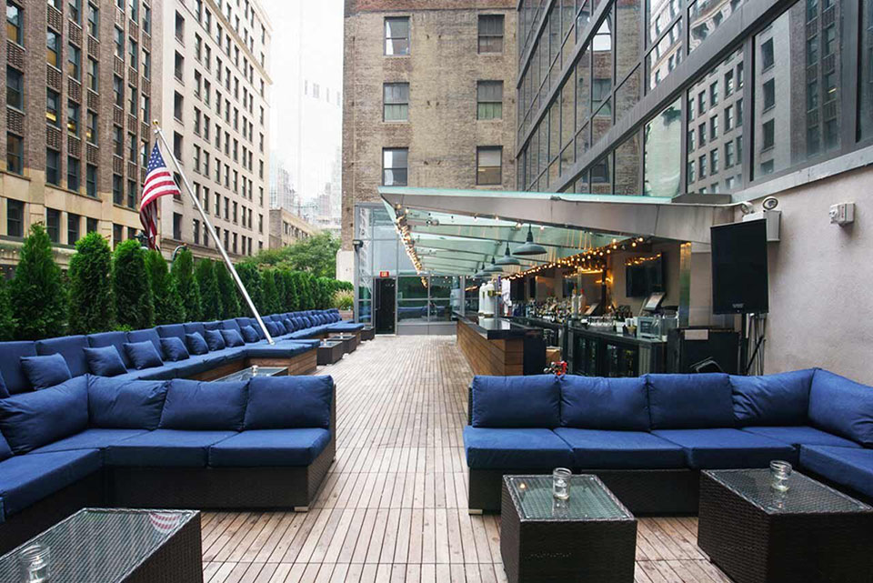 11 Best Rooftop Bars in Midtown NYC [2024 UPDATE]