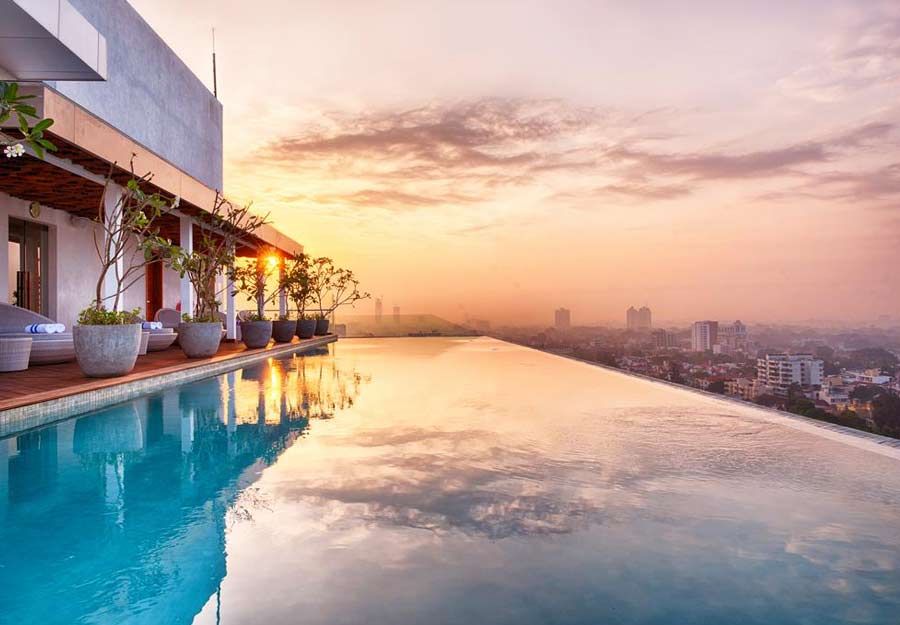 highest rooftop pool in the world